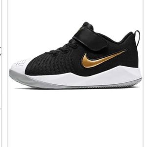 Nike boys team hustle Quick2 Black Basketball Sneakers